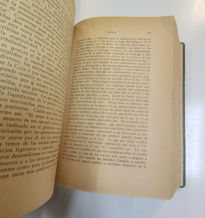 2 Volumes: De las Sucesiones, de Vittorio Polacco