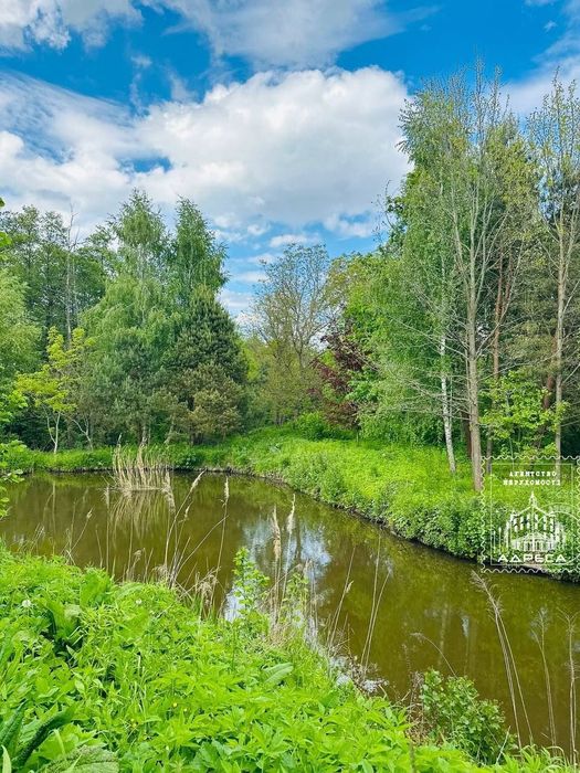 Продаж будинку з земельною ділянкою
