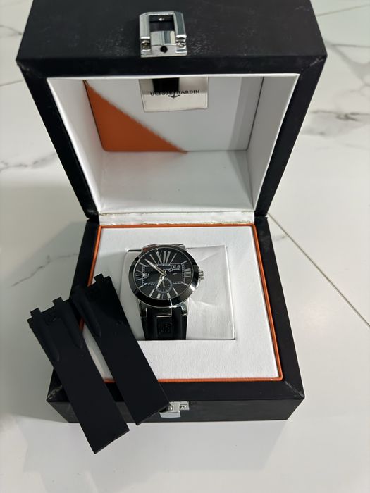 часы Ulysse Nardin Executive Dual Time