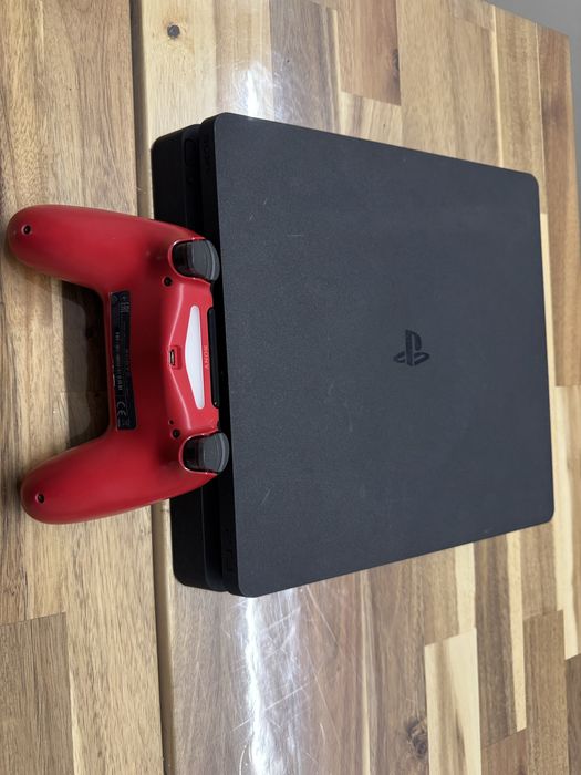 Ps4 slim . . . .