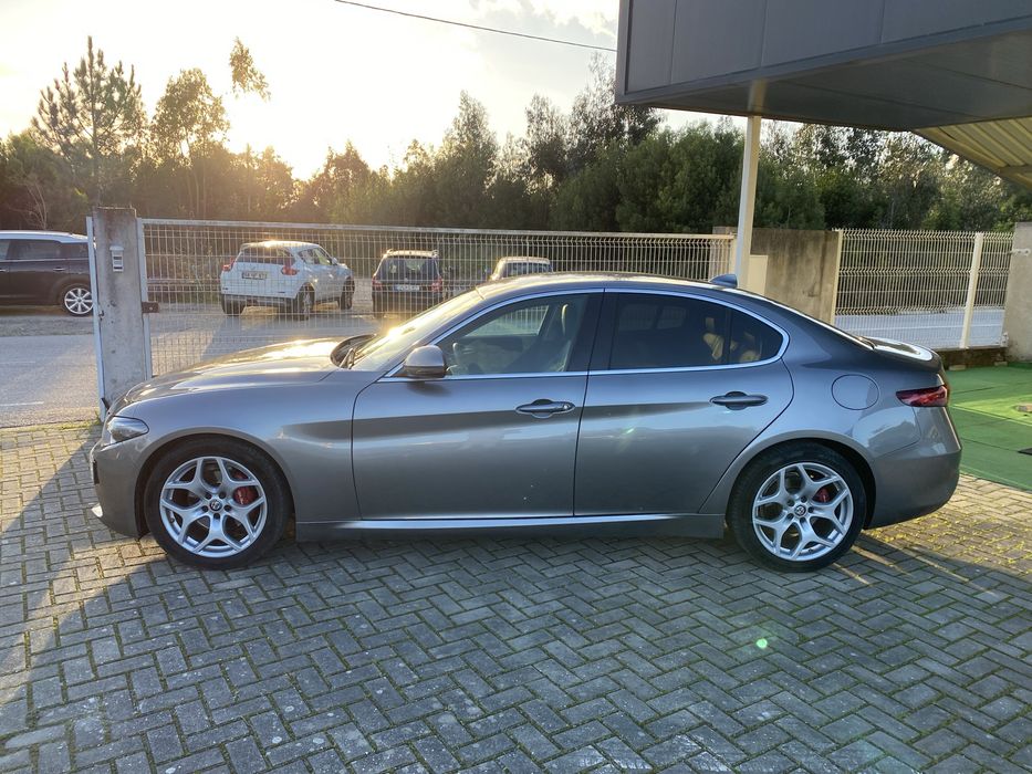 Alfa Romeo Giulia 2.2dA 180cv - Nacional- otimo estado - 1 dono