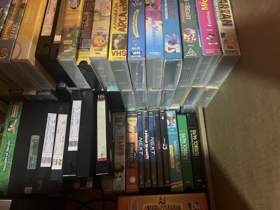 Conjunto cassetes, DVDs e player