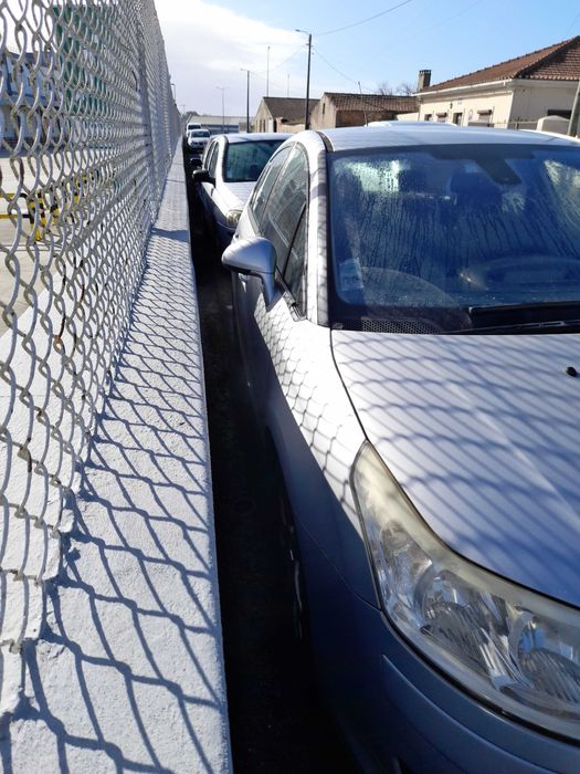 Vende se carro inteiro para pecas. Avaria no motor