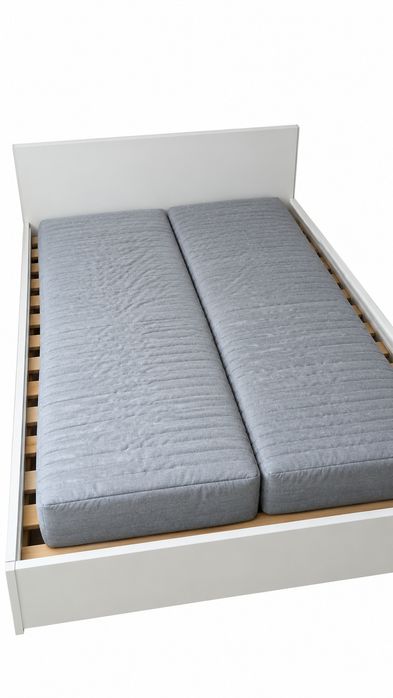 Vendo cama com colchões
