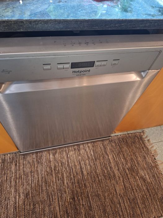Maquina da lavar loiça Hotpoint Ariston Inox inverter Excelente estado