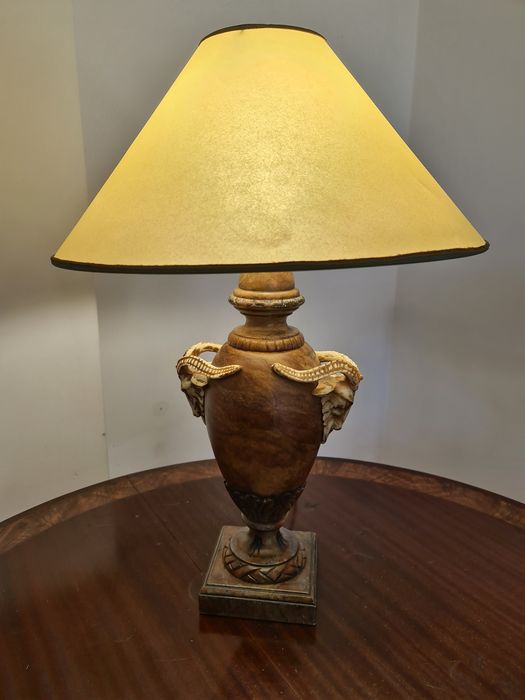 Candeeiro de mesa em pedra