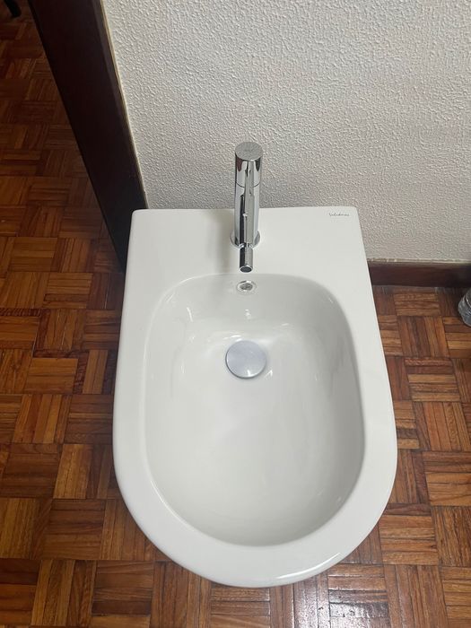 Bidé em cerâmica novo