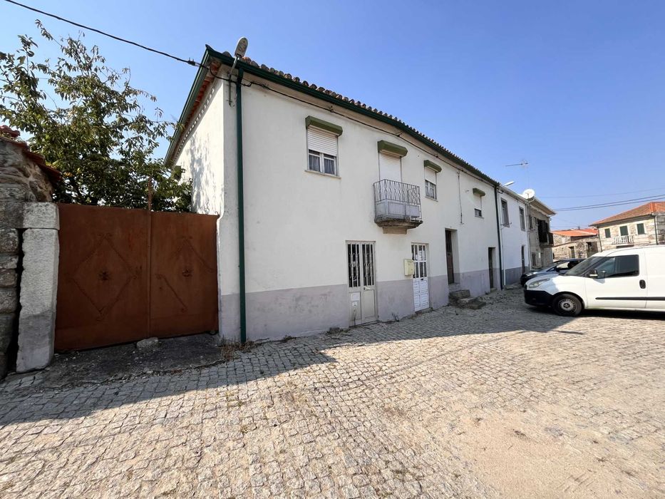 Moradia no centro da aldeia de Antas, Penedono