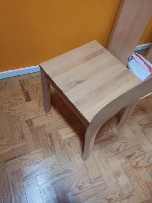 2 cadeiras de Madeira