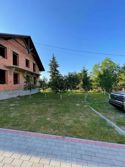Продаються два будинки в смт. Шаян