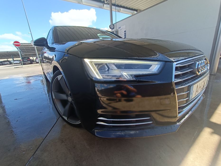 Audi A4 2.0 tdi S line limousine