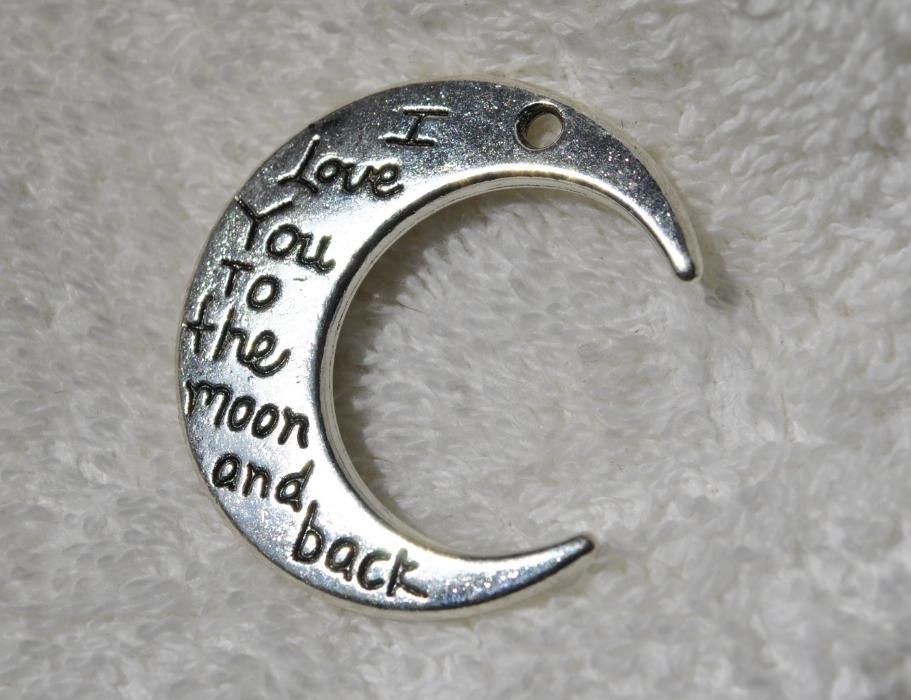 Кулон полумесяц (луна) с надписью "I love you to the moon and back"
