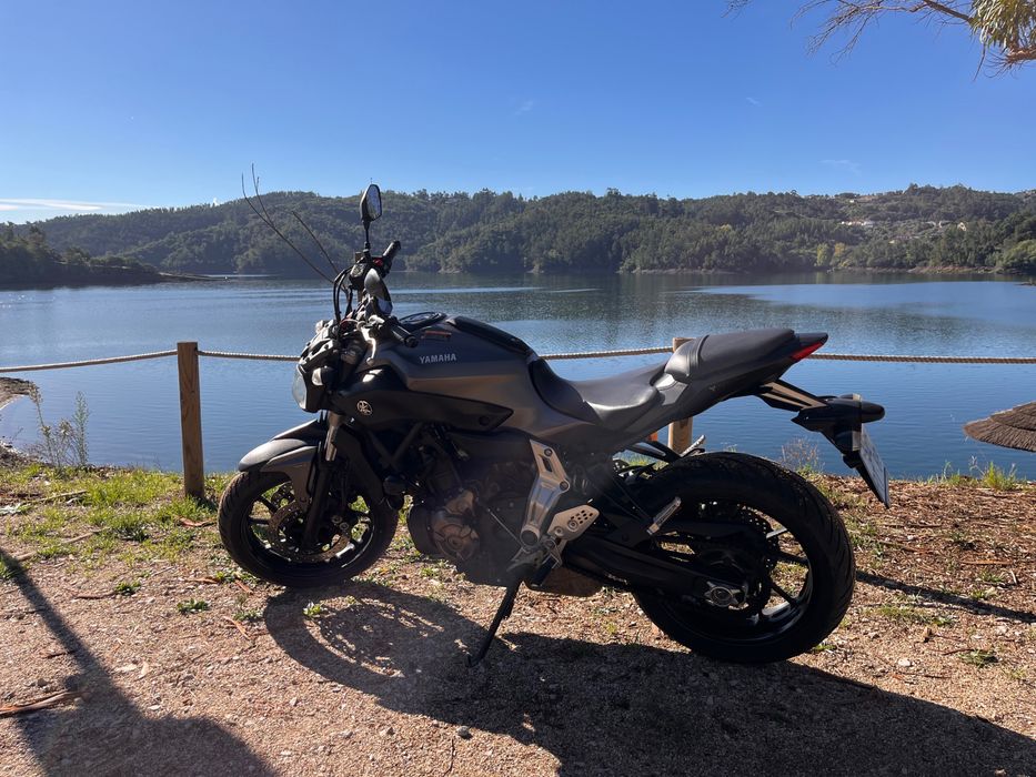 Yamaha MT-07 toda original (irrepreensível)