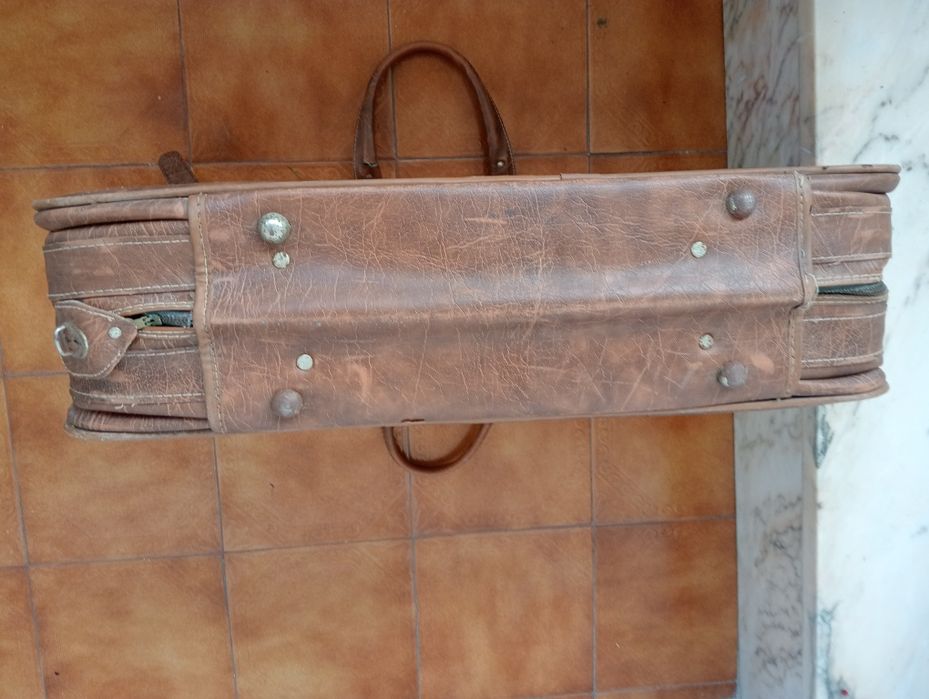 Mala  de viagem muito antiga