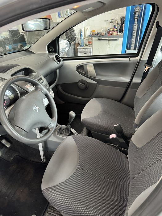 Авторазборка Peugeot 107 запчасти БУ Сірий колір шрот