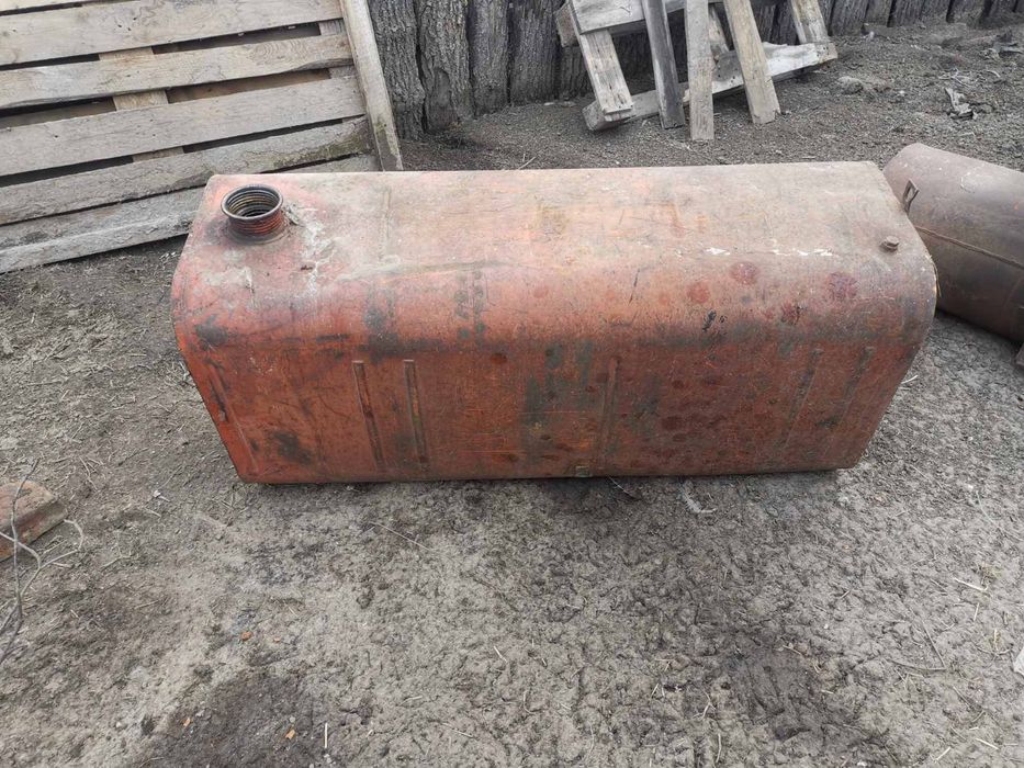Продам паливний бак на дт 75