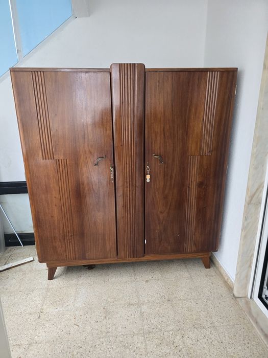 Roupeiro  madeira maciça