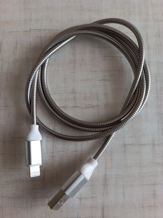 Кабель USB для зарядки