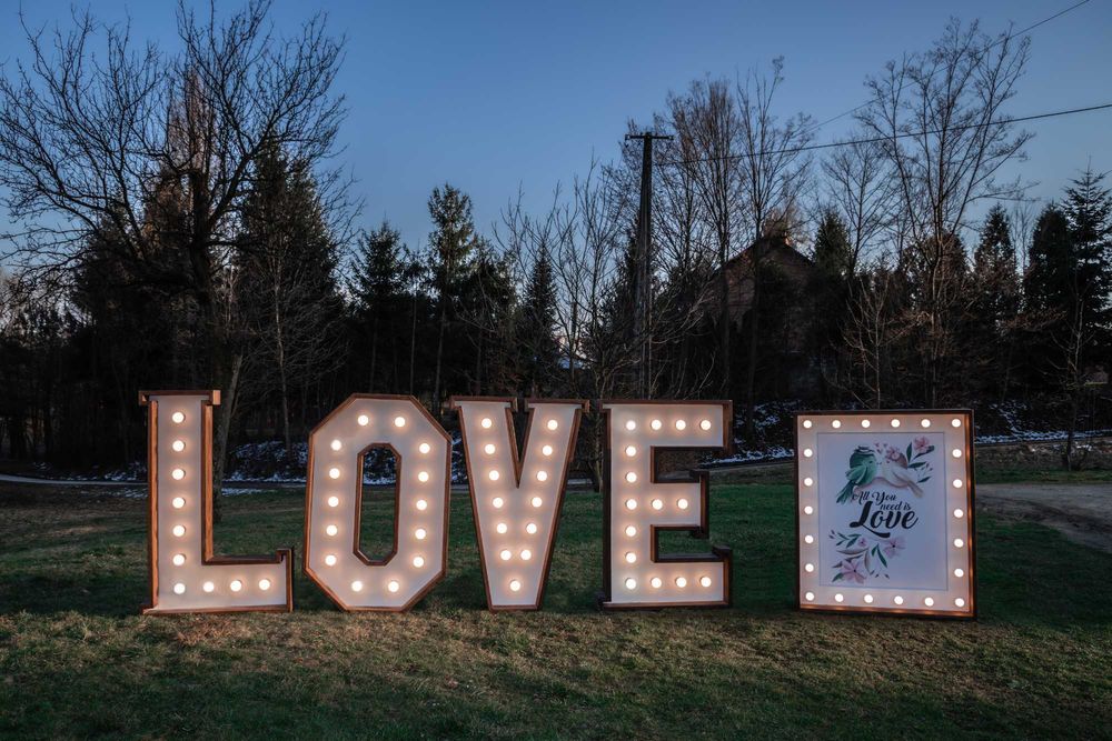 Rustykalny napis LOVE + ramka podświetlana ramka na dowolną grafikę