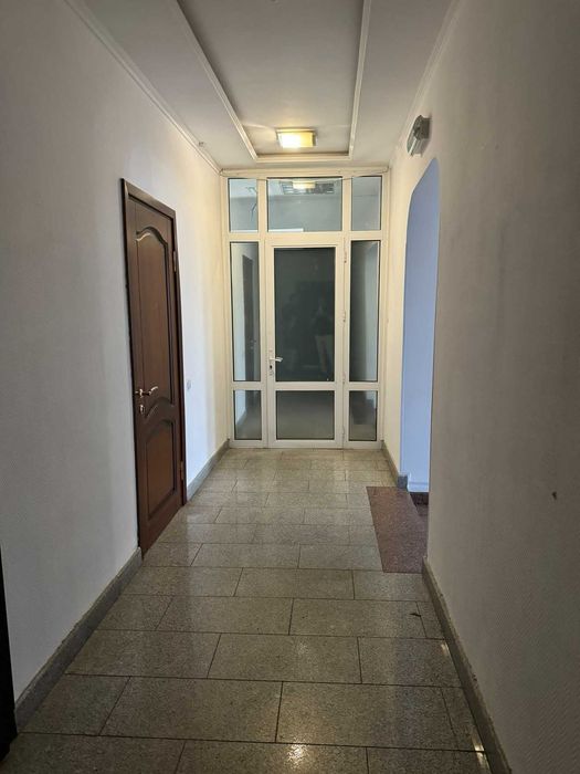 (7) Продам комерційне приміщення в Центрі міста 0102