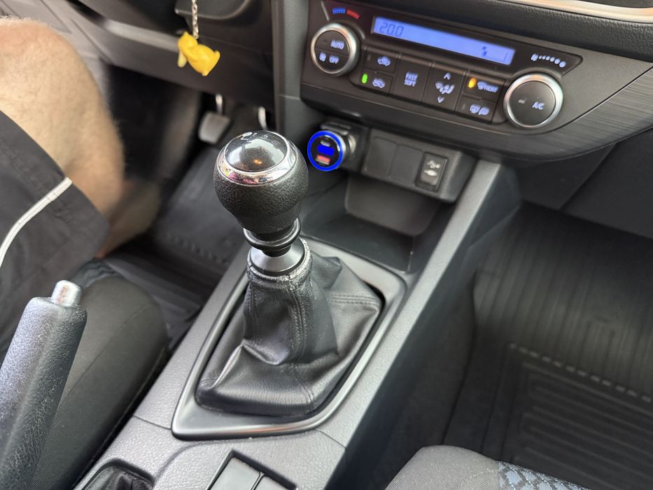 Toyota Auris 2013 хечбек БЕНЗИН 1.3