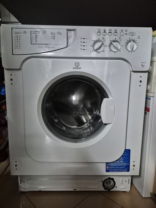 Maquina de lavar encastrada Indesit ( para peças )