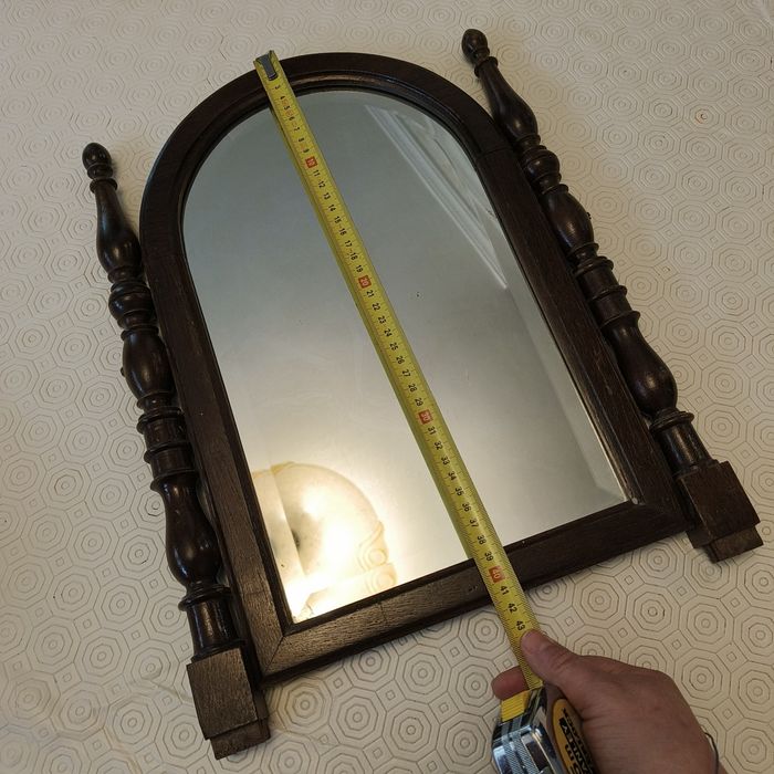 Espelho em madeira maciça