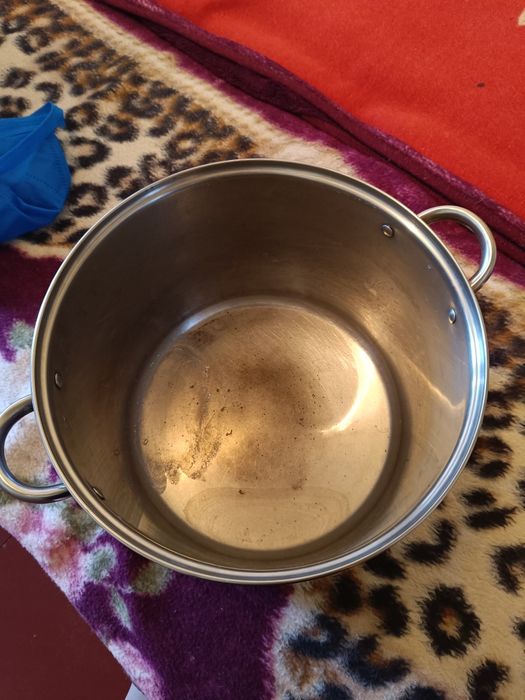 Кастрюля  нержавейка б/у без крышки