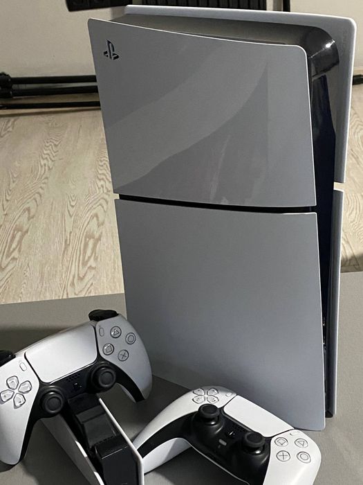 Ps5 Slim, 2 геймпада + зарядка