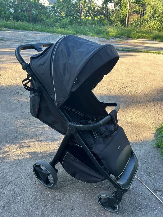 Прогулянковий візок CARRELLO Bravo