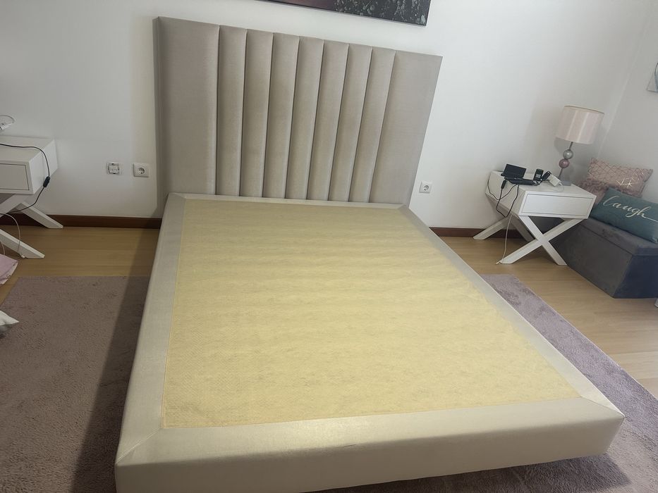 Cama estofada beje