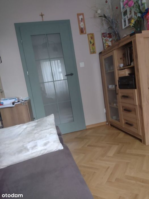 Przestronne mieszkanie z ogródkiem i tarasem
Bez pośredników
