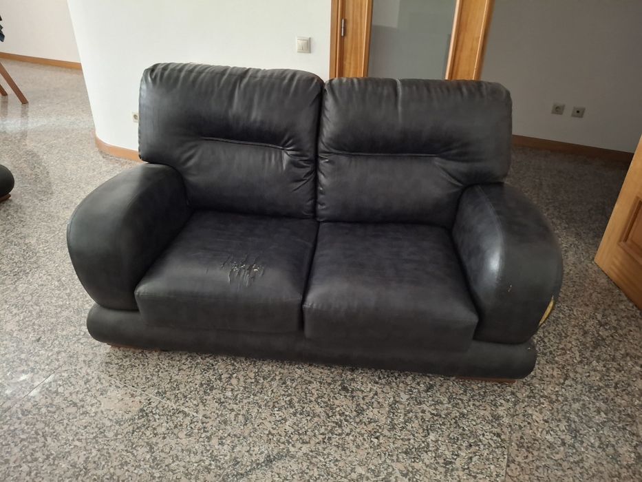 Conjunto de 2 Sofás de 2 Lugares (Pretos) – Para Desocupar