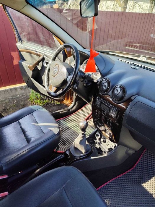 Авто Dacia duster.