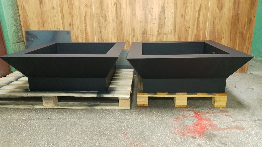 Palenisko 100x100cm z rusztem  i pokrywą.