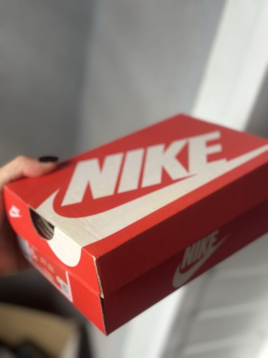 продам оригінальні кросівки дитячі від Nike