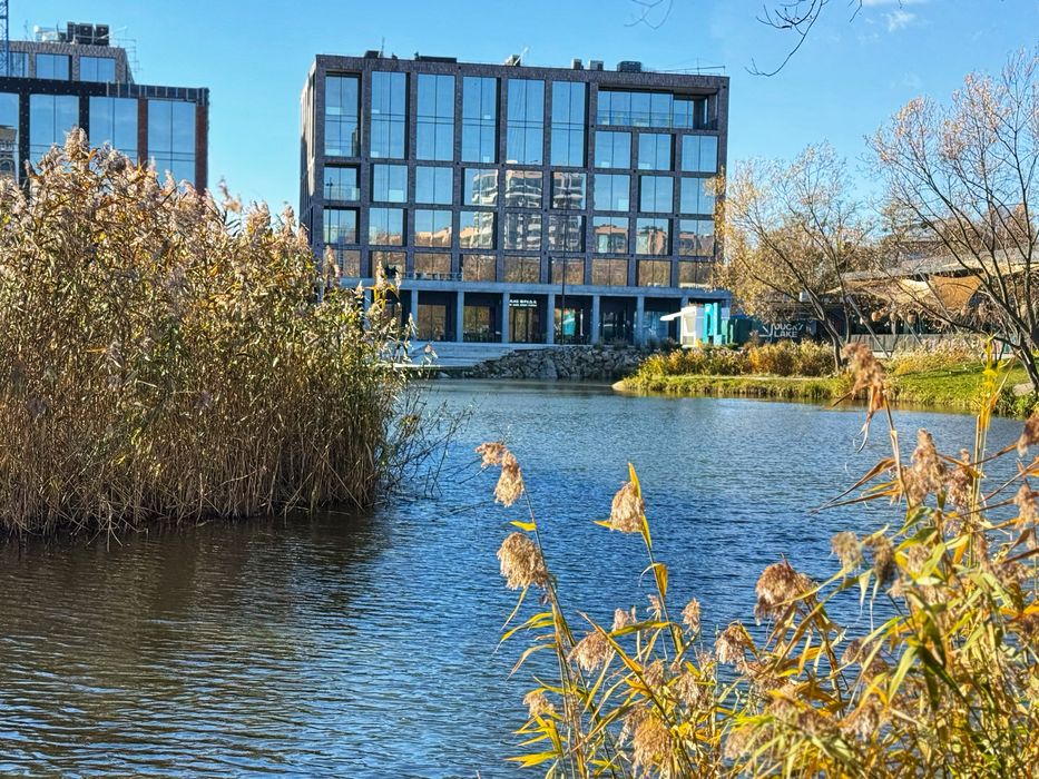 Офіси від 650 (м2) Біля Озера Преміум Рівня