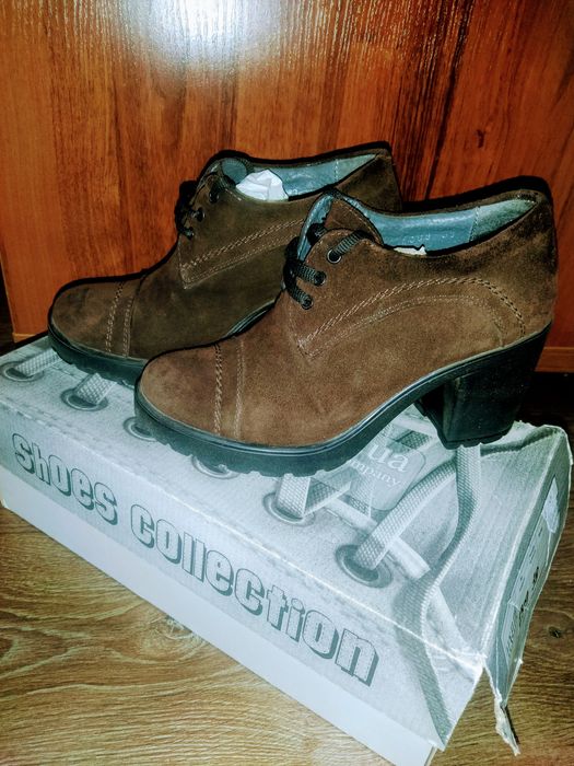 Жіночі туфлі броги замшеві