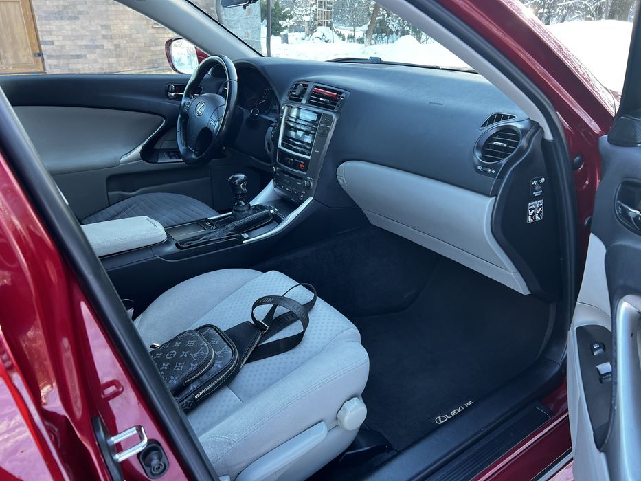 Продається Лексус Is 220d