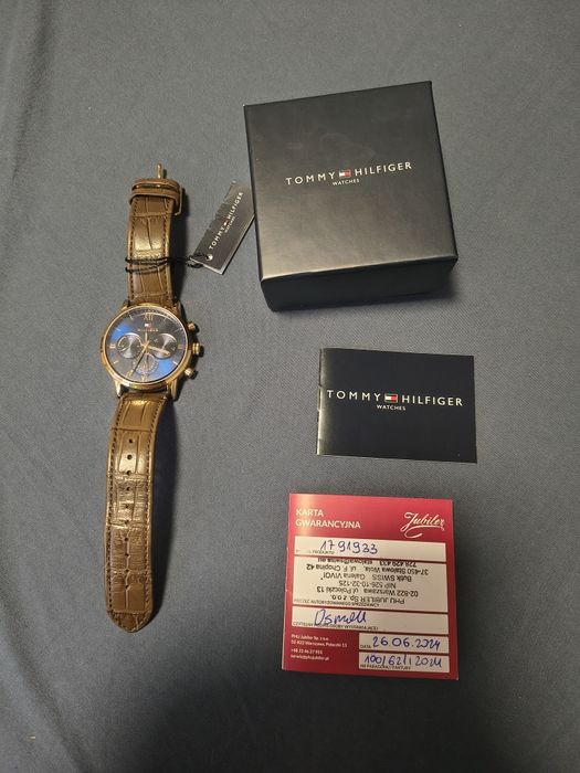 Zegarek męski Tommy Hilfiger granatowy z brązowym skórzanym paskiem