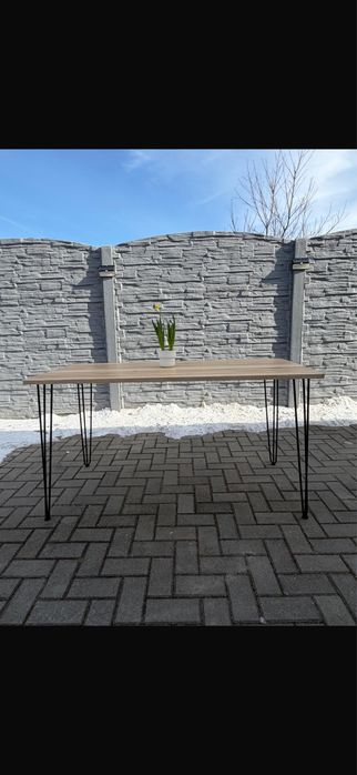 Stół z blatem drewnianym