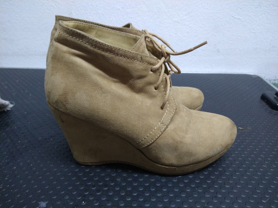Beżowe zamszowe botki na koturnie roz 40 deichmann