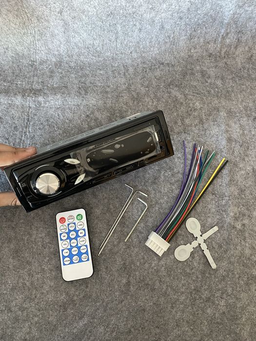 Radio para carro - universal