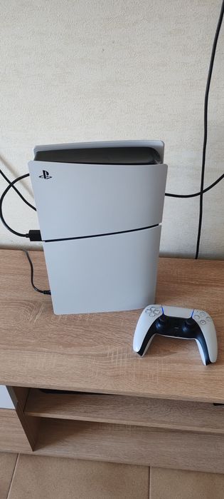 Playstation 5 Slim como nova com um comando