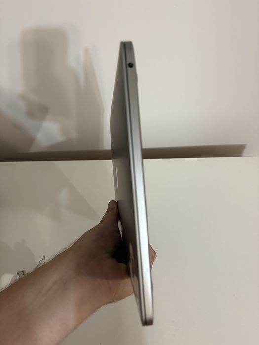 Продам macbook pro 13 2019 256/8