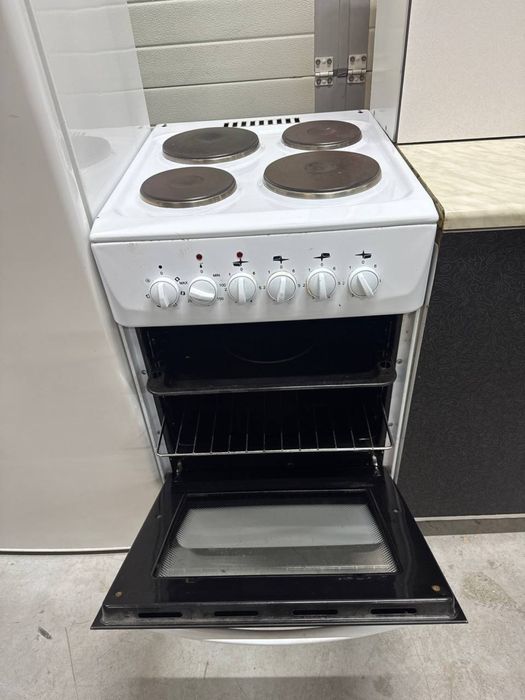 Кухня в комплекті холодильник да плита з духовкою