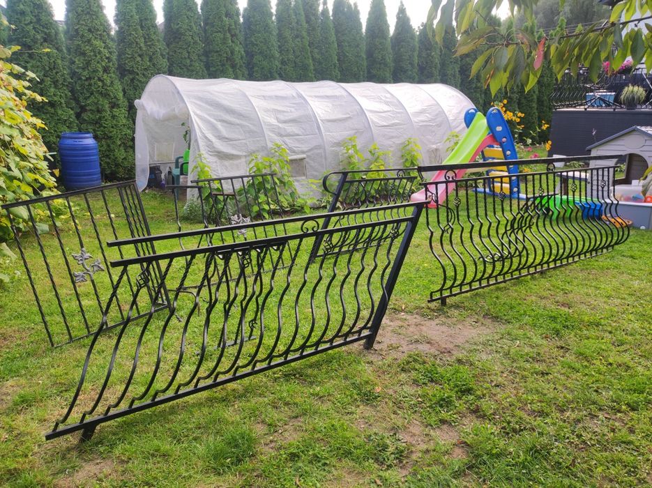 Balustrada balkonowa kuta solidna w dobrym stanie  8 metrów