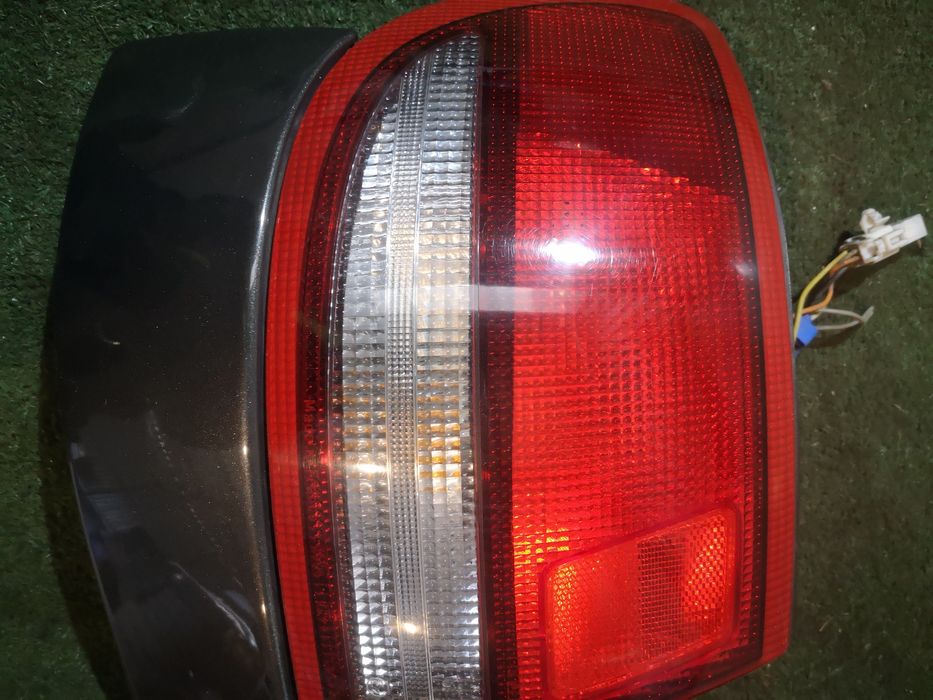 Toyota carina E lampa tylna lewa