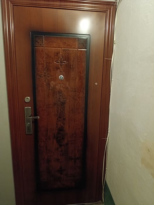 Продам вхідні двері