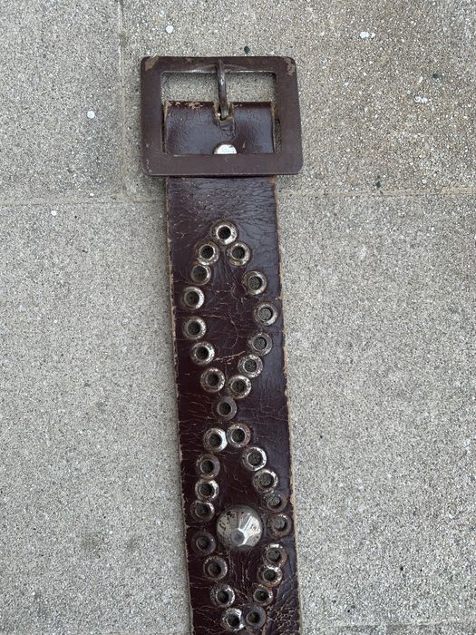 Cinto castanho vintage punk 88 cm
